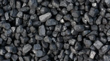 هبوط عقود الحديد المستقبلية إلى 103.20 دولار للطن بنسبة 1.4% وتأثيره على أسواق المعادن العالمية